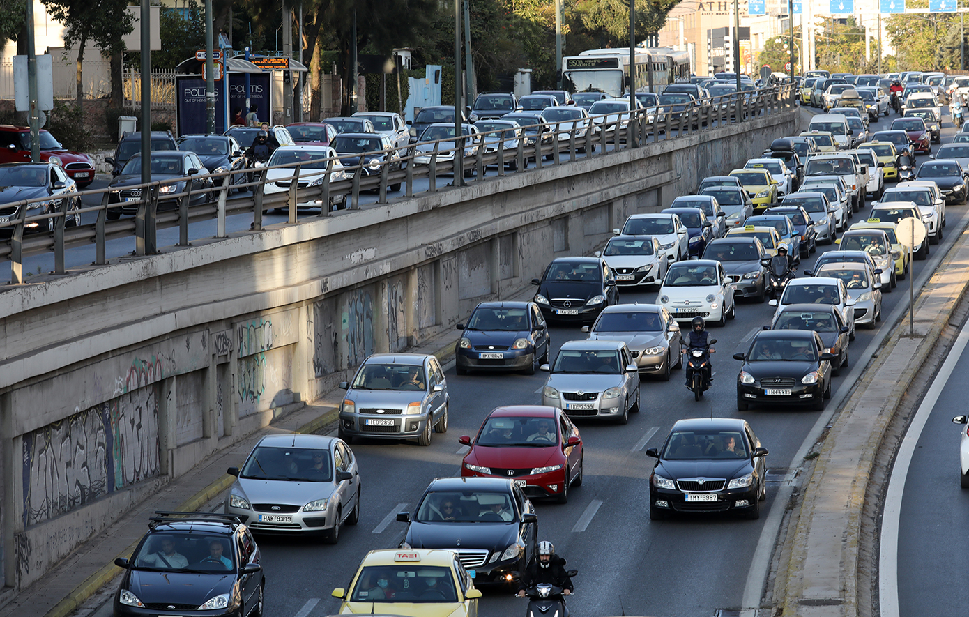 Χαοτική Κυκλοφορία στους Δρόμους της Αθήνας Σήμερα το Πρωί