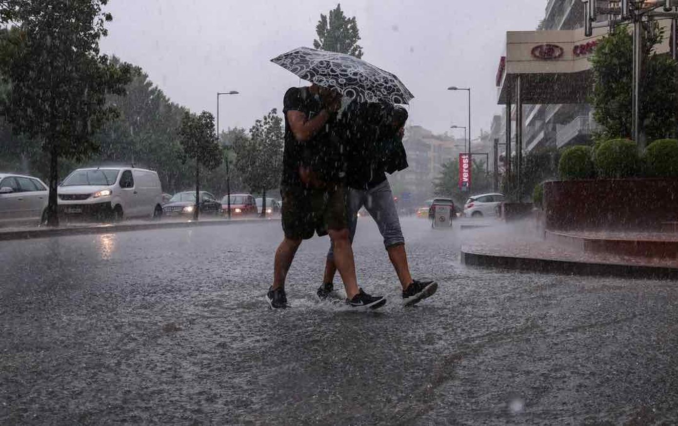 Ερχομένη κακοκαιρία προκαλεί αλλαγή στον καιρό στη χώρα