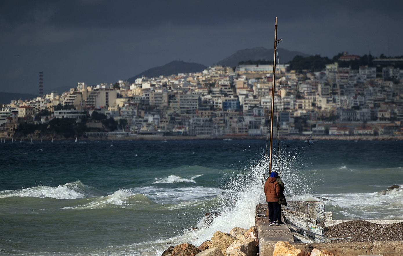 Καλοκαιρινές θερμοκρασίες και επερχόμενες καταιγίδες στο φθινόπωρο