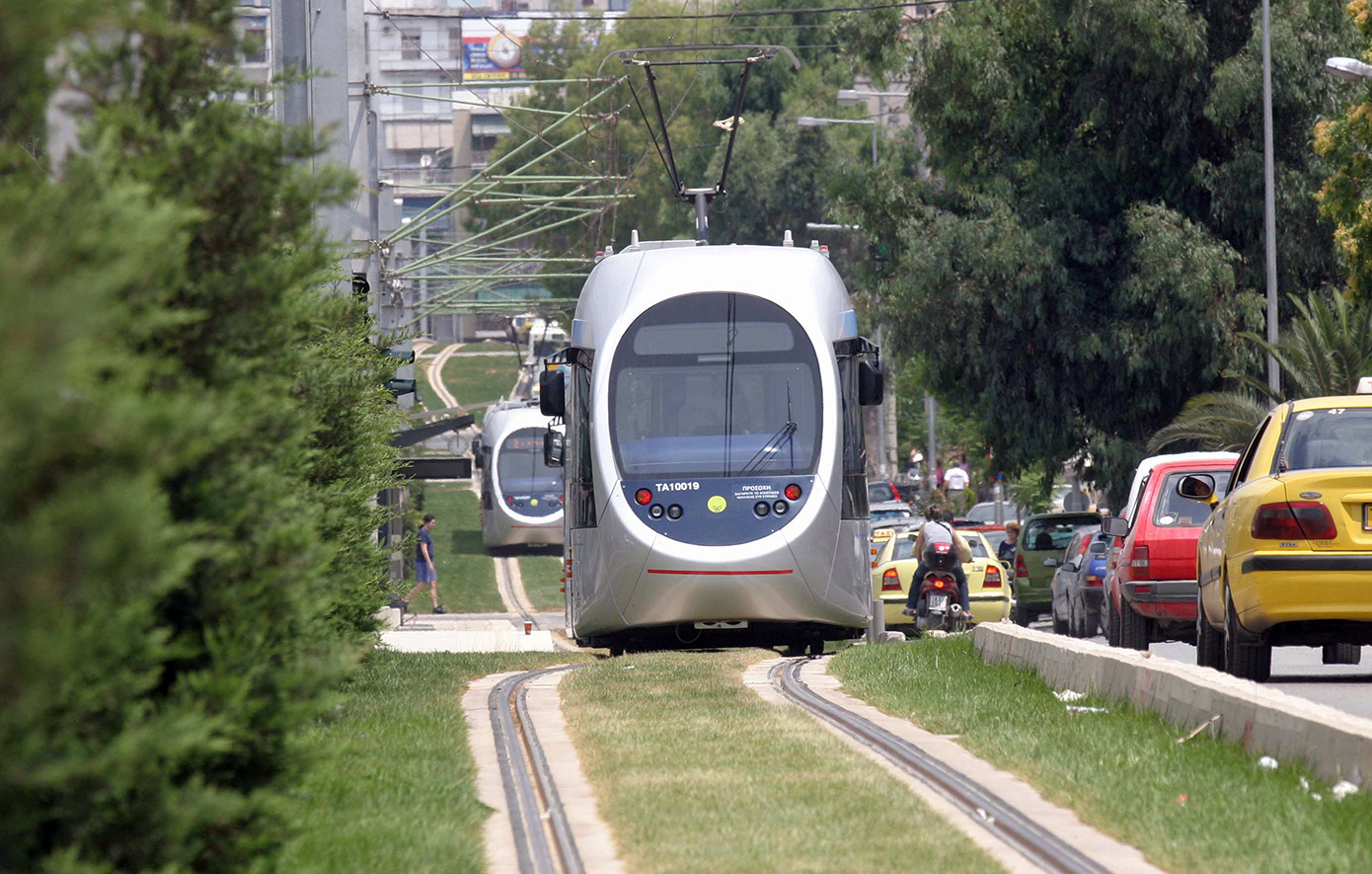 Σοβαρό τροχαίο στη Νέα Σμύρνη με τραυματισμένο ανήλικο σε πατίνι