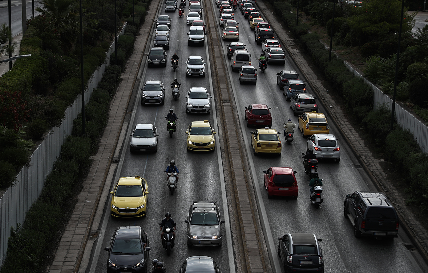 Σοβαρή Τροχαία Σύγκρουση Πλήττει την Κίνηση στους Δρόμους της Αττικής Σαββάτου