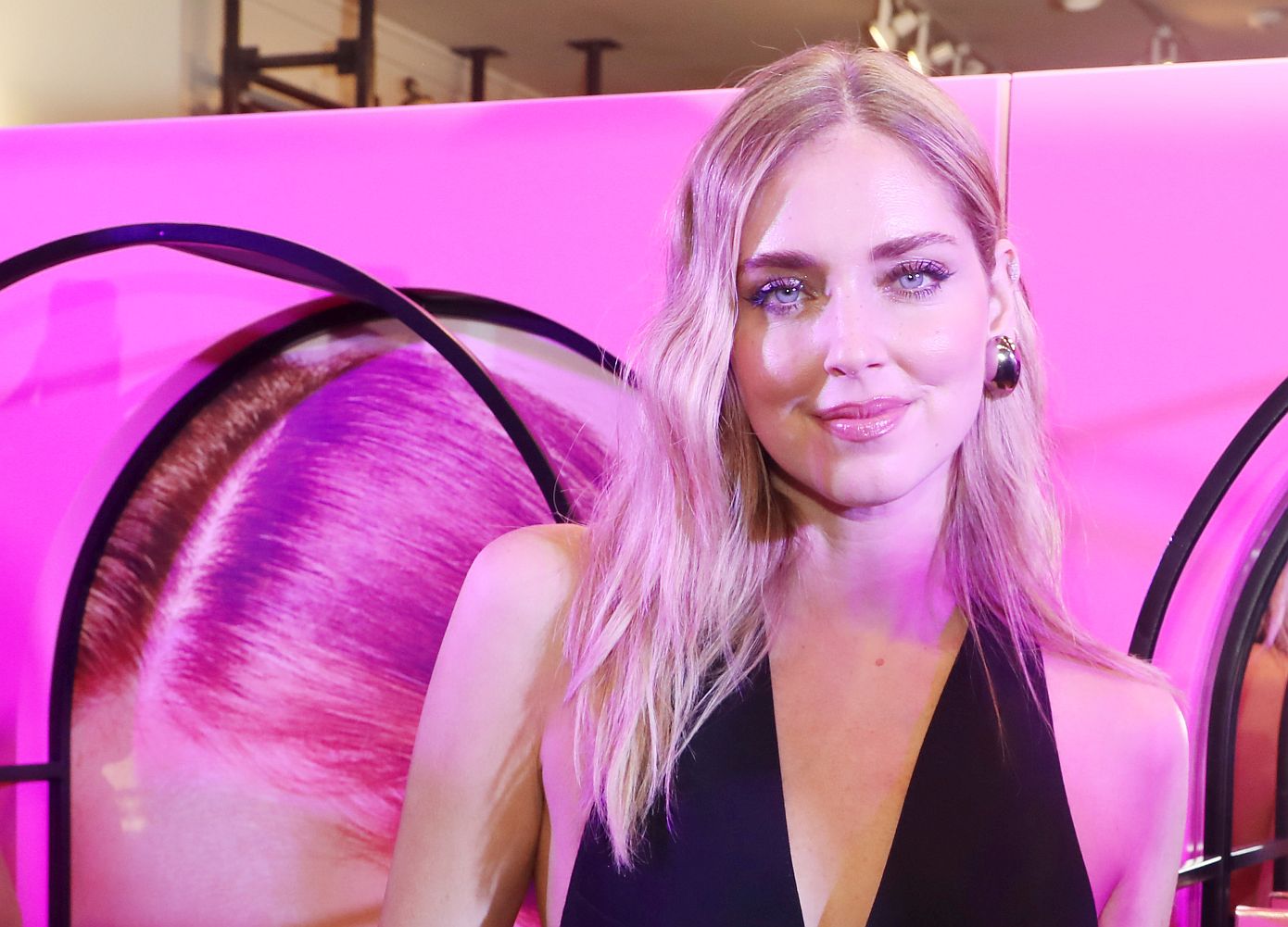 Chiara Ferragni: Η Ιταλίδα Influencer εντυπωσιάζει στην Αθήνα με φόρεμα της Σίλιας Κριθαριώτη