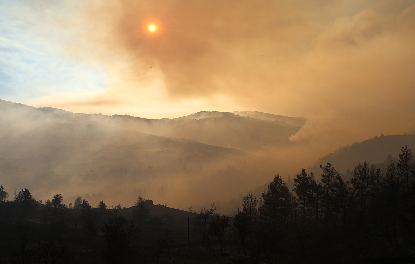 Φωτιά στην Κορινθία Δυσκολίες στην Καταστολή και Ανθρώπινες Απώλειες