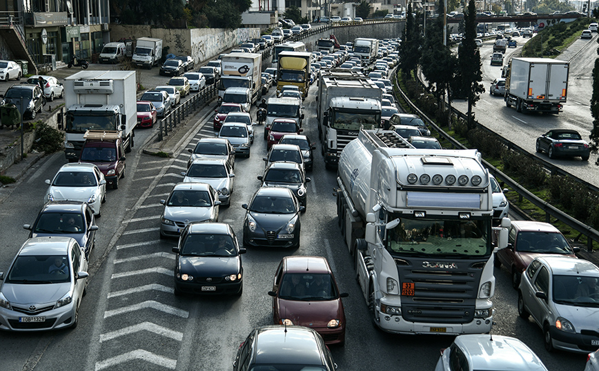 Τροχαίο ατύχημα στον Κηφισό προκαλεί καθυστερήσεις στην κυκλοφορία