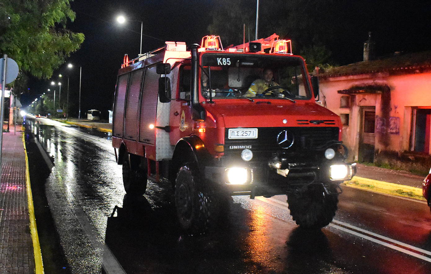 Δύο Πυρκαγιές σε Εγκαταλελειμμένα Κτίρια στην Αθήνα μέσα σε Μία Ώρα